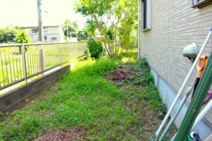 雑草が生えにくい庭にするための外構工事とは？対策と費用